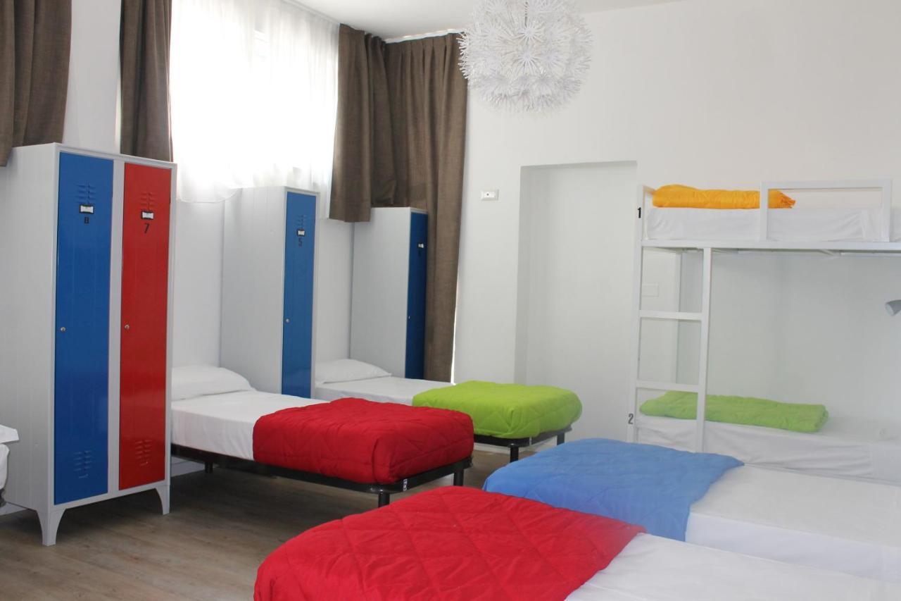 Lake Garda Beach Hostel Padenghe sul Garda Buitenkant foto