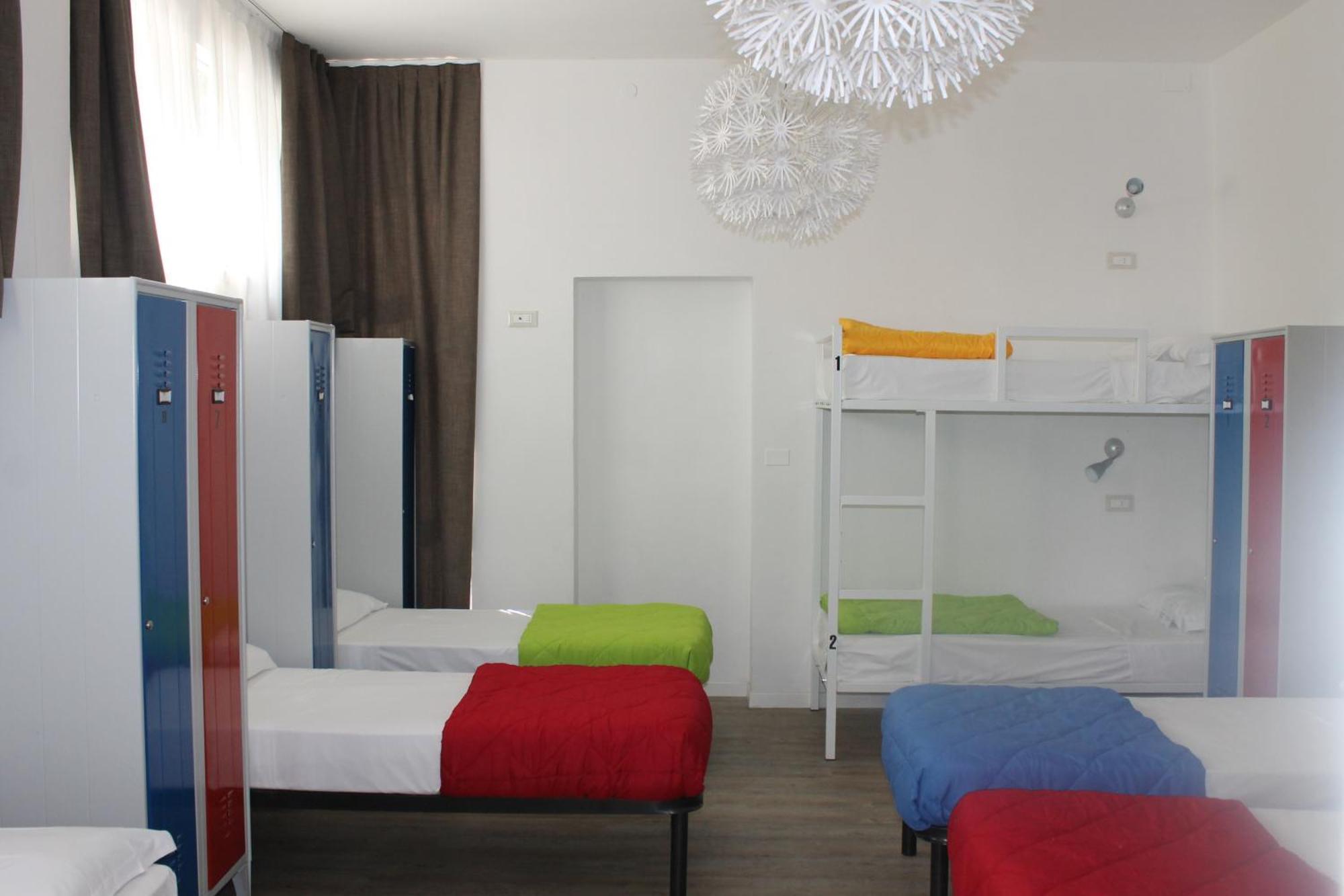 Lake Garda Beach Hostel Padenghe sul Garda Buitenkant foto