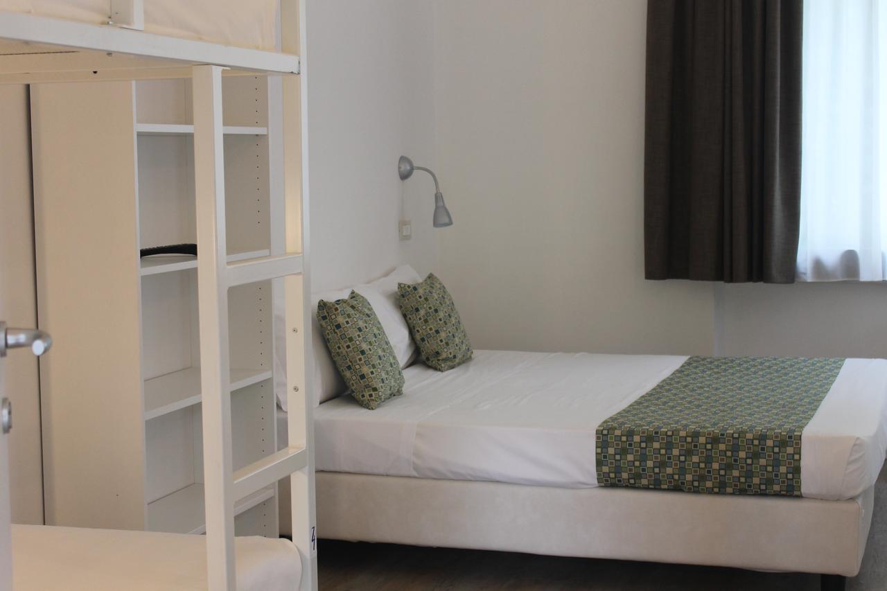 Lake Garda Beach Hostel Padenghe sul Garda Buitenkant foto