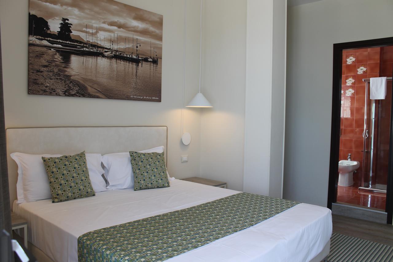 Lake Garda Beach Hostel Padenghe sul Garda Buitenkant foto