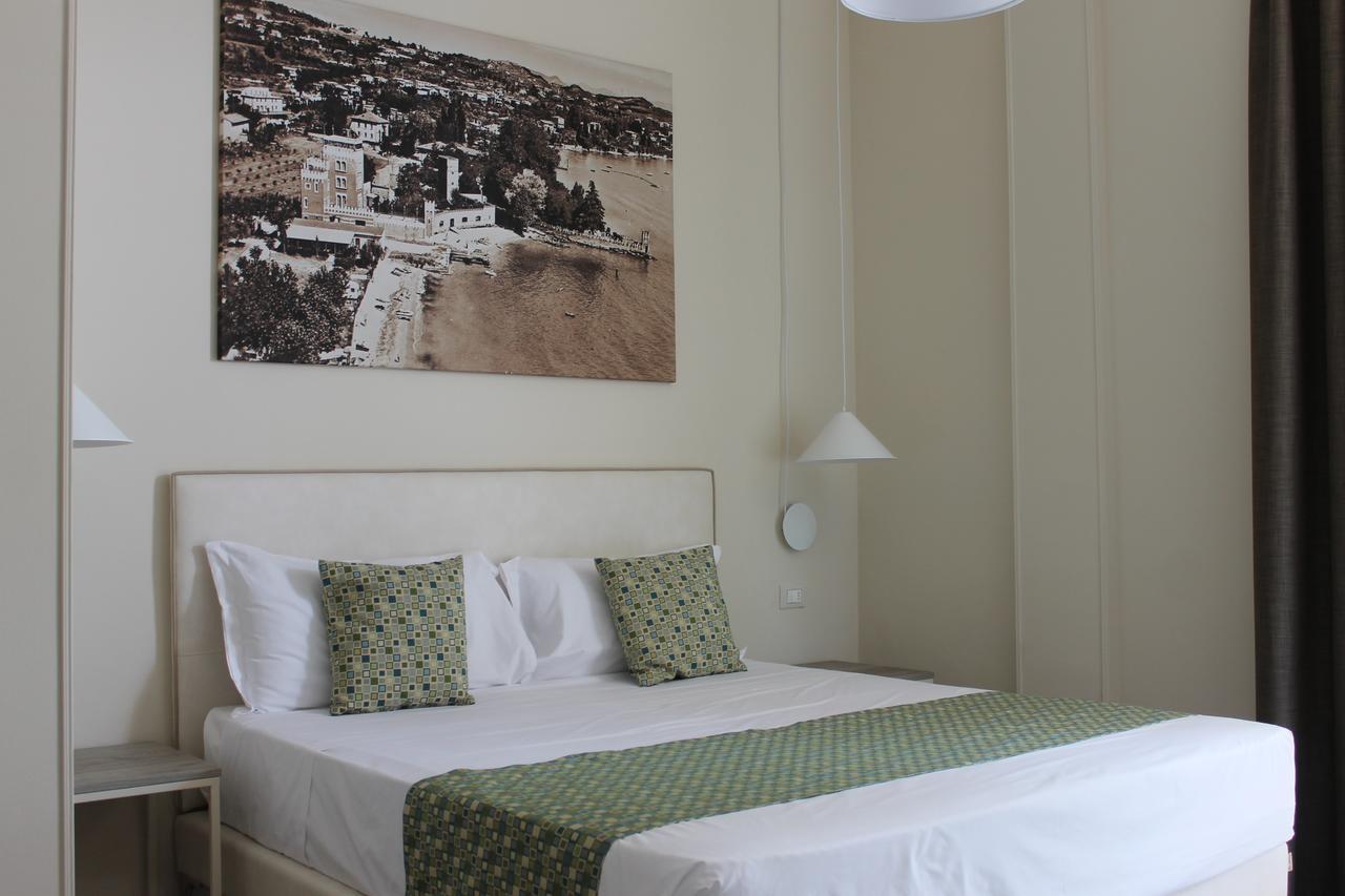 Lake Garda Beach Hostel Padenghe sul Garda Buitenkant foto