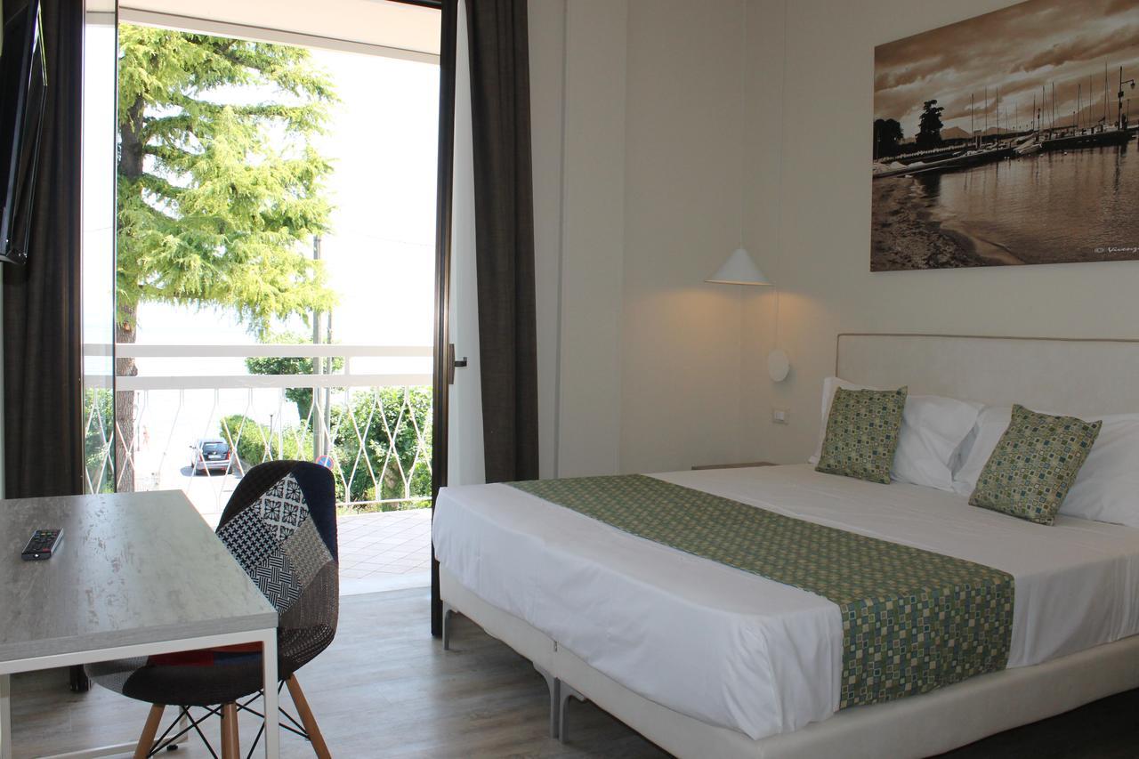 Lake Garda Beach Hostel Padenghe sul Garda Buitenkant foto