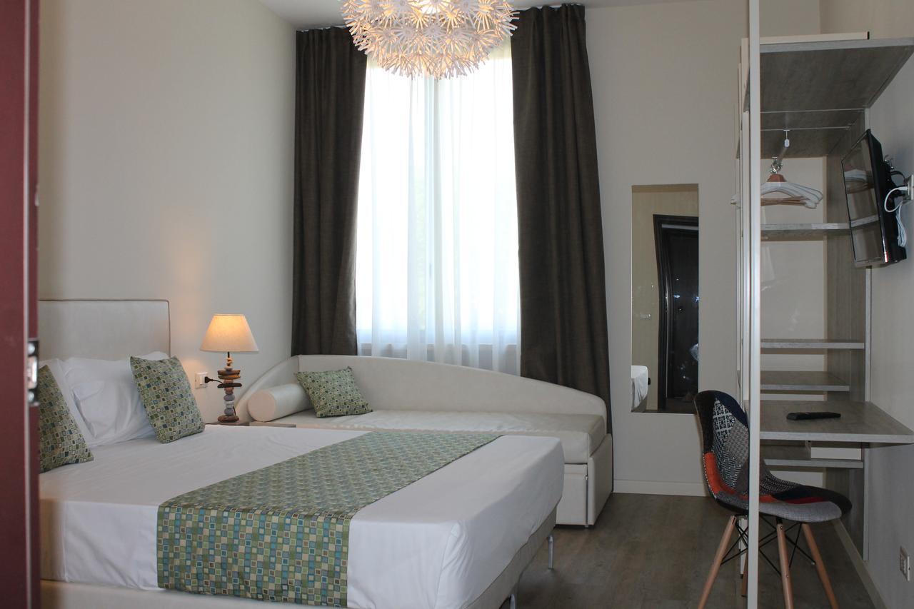 Lake Garda Beach Hostel Padenghe sul Garda Buitenkant foto